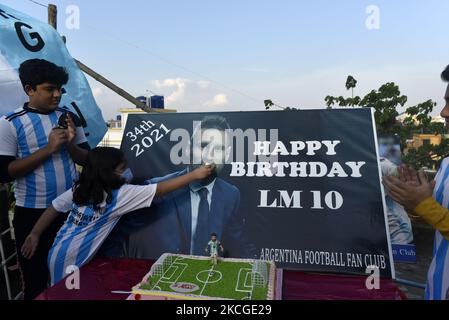 Argentina fans celebrate 34th birthday celebration of the world famous professional footballer Lionel Messi in Kolkata, India, 24 June, 2021. (Photo by Indranil Aditya/NurPhoto) Stock Photo