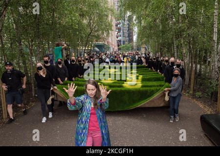 LONDON, UNITED KINGDOM - JUNE 25, 2021: Activists from Extinction Rebellion carry a banner with a message grown on living grass outside Tate Modern to draw attention to the climate and ecological emergency on June 25, 2021 in London, England. The banner, created by the acclaimed artist-activists Ackroyd & Harvey, with an appeal from Booker prize-winning writer Ben Okri calls on governments around the world to act with urgency in the lead-up to COP26 summit to prevent climate and ecological collapse brought by global warming. (Photo by WIktor Szymanowicz/NurPhoto) Stock Photo