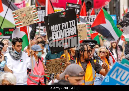 Anti-government activists protest at Regent Street in the centre of London, United Kingdom on June 26, 2021. The protest unites activists from many opposition left wing movements such as Kill the Bill, The People's Assembly, NHS Staff Voices, Stop the War Coalition or Extincion Rebellion. (Photo by Dominika Zarzycka/NurPhoto) Stock Photo