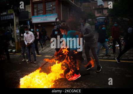 Student cadre burns effigy of Prime Minister KP Sharma Oli during a Protest against the dissolution of parliament in Kathmandu, Nepal on June 30, 2021. (Photo by Rojan Shrestha/NurPhoto) Stock Photo