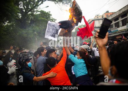 Student cadre burns effigy of Prime Minister KP Sharma Oli during a Protest against the dissolution of parliament in Kathmandu, Nepal on July 1, 2021. (Photo by Rojan Shrestha/NurPhoto) Stock Photo