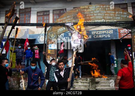 Student cadre burns effigy of Prime Minister KP Sharma Oli during a Protest against the dissolution of parliament in Kathmandu, Nepal on Saturday, July 3, 2021 (Photo by Rojan Shrestha/NurPhoto) Stock Photo