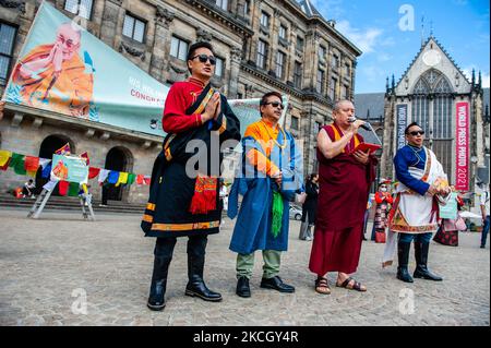 A Tibetan monk is praying, during the Dalai Lama 86th birthday celebration in Amsterdam, on July 6th, 2021. (Photo by Romy Arroyo Fernandez/NurPhoto) Stock Photo