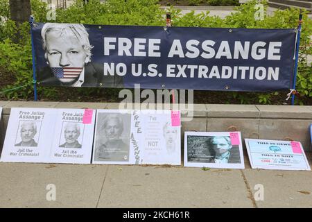 Signs as Canadians protest the extradition to the United States of WikiLeaks founder Julian Assange at the American Consulate in Toronto, Canada, on June 01, 2019. (Photo by Creative Touch Imaging Ltd./NurPhoto) Stock Photo