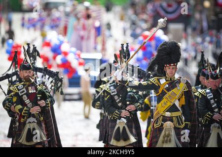 Crew and cast member are seen on set as filming for the upcoming Indiana Jones movie continues in the city centre on July 16, 2021 in Glasgow, Scotland. Filming for the blockbuster new Indiana Jones movie staring Harrison Ford is set to continue in Glasgow until the end of the month. (Photo by Ewan Bootman/NurPhoto) Stock Photo