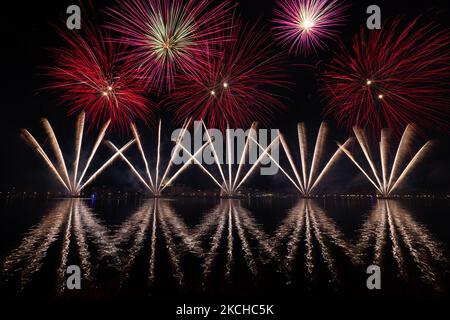 Fireworks explode over the St. Mark's Basin for the Redentore Celebrations during the night from 17 to 18 July, 2021 in Venice, Italy. Redentore, which is in remembrance of the end of the 1577 plague, is one of Venice's most loved celebrations (Photo by Marco Serena/NurPhoto) Stock Photo