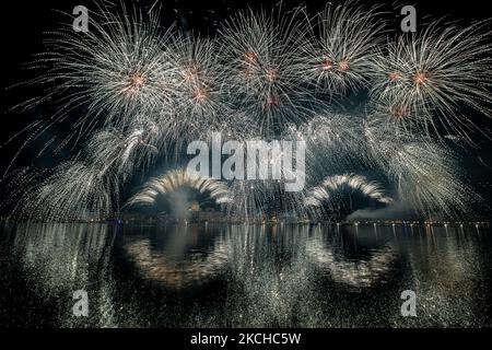 Fireworks explode over the St. Mark's Basin for the Redentore Celebrations during the night from 17 to 18 July, 2021 in Venice, Italy. Redentore, which is in remembrance of the end of the 1577 plague, is one of Venice's most loved celebrations (Photo by Marco Serena/NurPhoto) Stock Photo