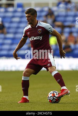 West Ham United's Aaron Cresswell during Friendly between Reading and West Ham United at Select Car Leasing Stadium , Reading, UK on 21st July 2021 (Photo by Action Foto Sport/NurPhoto) Stock Photo