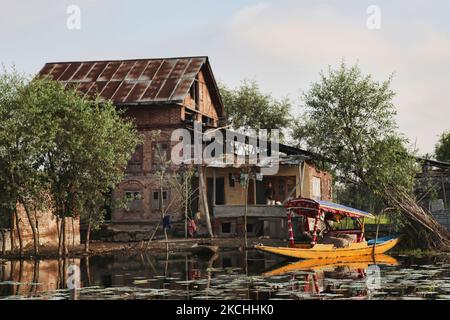 Floating house rests on the backwaters along Nigeen Lake in Srinagar, Kashmir, India, on June 26, 2010. (Photo by Creative Touch Imaging Ltd./NurPhoto) Stock Photo