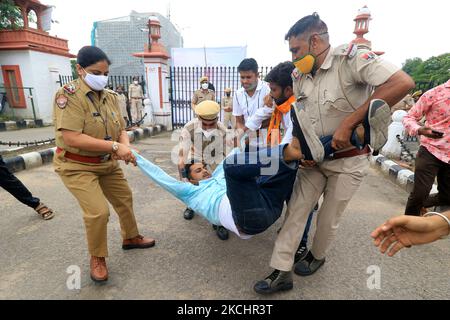 Police personnel detain Akhil Bharatiya Vidyarthi Parishad 'ABVP' activists as they protest against the state government for their demands at Rajasthan University in Jaipur, Rajasthan, India, on, July 26, 2021. (Photo by Vishal Bhatnagar/NurPhoto) Stock Photo