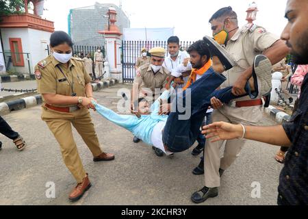 Police personnel detain Akhil Bharatiya Vidyarthi Parishad 'ABVP' activists as they protest against the state government for their demands at Rajasthan University in Jaipur, Rajasthan, India, on, July 26, 2021. (Photo by Vishal Bhatnagar/NurPhoto) Stock Photo