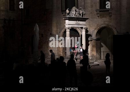 Tourists enjoy the night in Montepulciano, a well-known destination in Tuscany, as Coronavirus restriction are less strict for travels. Despite the new Delta variant, in Italy Covid-19 numbers are low: 3180 new cases on 2th August, Bagno Vignoni, 3th August 2021 (Photo by Francesco Boscarol/NurPhoto) Stock Photo