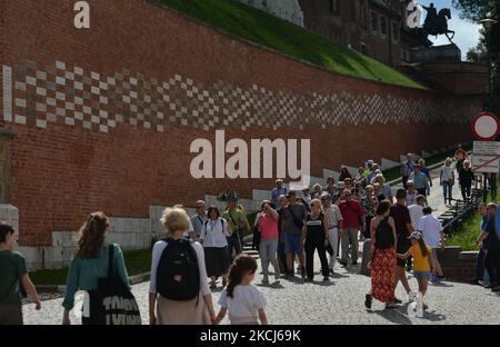 Crowded entrance to the Iconic Wawel Castle in Krakow's Old Town. On Tuesday, August 3, 2021, in Krakow, Lesser Poland Voivodeship, Poland. (Photo by Artur Widak/NurPhoto) Stock Photo