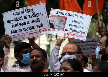 An activist of United Hindu Front holds a placard as he shouts slogans during a demonstration against the demolition of a Hindu temple in the Pakistan's eastern Punjab province, outside Pakistan High Commission in New Delhi on August 6, 2021. (Photo by Mayank Makhija/NurPhoto) Stock Photo