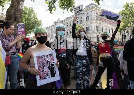 LONDON, UNITED KINGDOM - AUGUST 06, 2021: Transgender people and their supporters protest outside Downing Street calling on the UK government to urgently reform the Gender Recognition Act on August 06, 2021 in London, England. Protesters demand reforms to trans healthcare, legal recognition for non-binary people, an end to non-consensual surgeries on intersex children and ban on pseudoscientific conversion therapies. (Photo by WIktor Szymanowicz/NurPhoto) Stock Photo