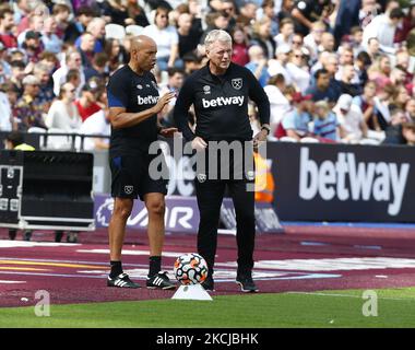 L-R First team Coach EPaul Nevin and West Ham United manager David Moyes during Betway Cup between West Ham United and Atalanta at London stadium , London, England on 07th August 2021 (Photo by Action Foto Sport/NurPhoto) Stock Photo