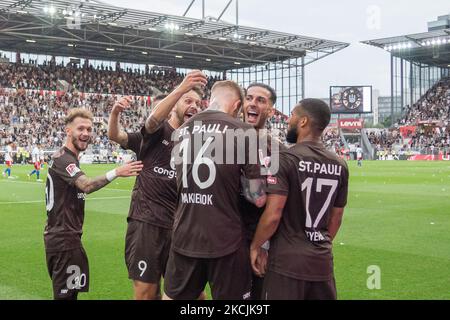 Simon Makienok of FC St. Pauli celebrates after scoring his team's third goal during the Second Bundesliga match between FC St. Pauli and Hamburger SV at Millerntor-Stadium on August 13, 2021 in Hamburg, Germany. (Photo by Peter Niedung/NurPhoto) Stock Photo