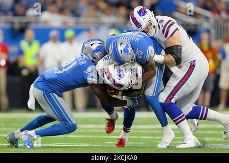 EAST RUTHERFORD, NJ - NOVEMBER 06: Buffalo Bills running back Devin  Singletary (26) warms up prior to the National Football League game between  the New York Jets and Buffalo Bills on November