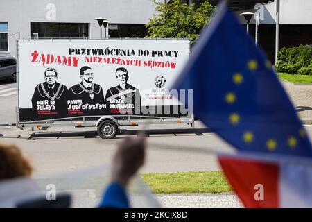 A banner with cartoons of suspended Polish judges is seen during a rally in front of a court in support of judical indepencence in Poland. Krakow, Poland on August 18, 2021. Some prominent judges, including judge Igor Tuleya, have been suspended from their public office duties after they had protested against the government’s overhaul of the judicial system, which has been condemned as a violation of the rule of law by a wide range of international institutions and expert bodies. (Photo by Beata Zawrzel/NurPhoto) Stock Photo
