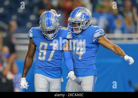 Cologne, Germany. 25th June, 2023. American Football: St. Brown Youth  Football Camp. Amon-Ra St. Brown. Amon-Ra St. Brown of the Detroit Lions  gives instructions at the camp. Credit: Federico Gambarini/dpa/Alamy Live  News