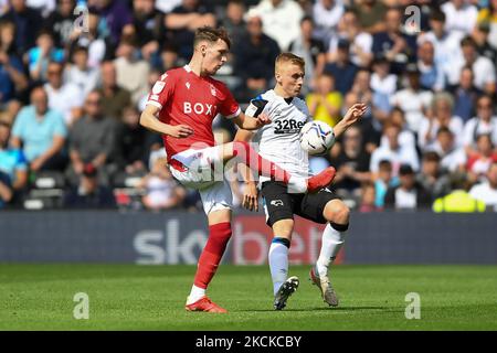 James Garner of Nottingham Forest battles for the ball with Louie Sibley of Derby County during the Sky Bet Championship match between Derby County and Nottingham Forest at the Pride Park, Derby on Saturday 28th August 2021. (Photo by Jon Hobley/MI News/NurPhoto) Stock Photo