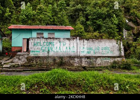 Sign welcoming visitors to 'Gorkhaland' in Khurseng, West Bengal, India, on May 29, 2010. The Nepali community and political leaders have been pushing for Gorkhaland (a separate Nepali state where the Nepali community would remain part of India but break free from Siliguri and West Bengal). The Indian government has not recognized 'Gorkhaland' though many Nepali residents when asked claim to be living in the Gorkhaland territory. (Photo by Creative Touch Imaging Ltd./NurPhoto) Stock Photo