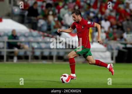 Portugal's forward Bernardo Silva in action during the FIFA World Cup 2022 European qualifying round group A football match between Portugal and Republic of Ireland, at the Algarve stadium in Faro, Portugal, on September 1, 2021. (Photo by Pedro FiÃºza/NurPhoto) Stock Photo