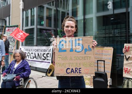 LONDON, UNITED KINGDOM - SEPTEMBER 04, 2021: Campaigners and social care workers demonstrate outside the Department of Health and Social Care demanding a pay rise to £15 per hour, full occupational sick pay and trade union recognition in the social care workplaces on September 04, 2021 in London, England. (Photo by WIktor Szymanowicz/NurPhoto) Stock Photo