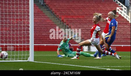 Chelsea Ladies Erin Cuthbert scores during Barclays FA Women's Super League between Arsenal Women and Chelsea Women at Emirates Stadium , London, UK on 05th September 2021 (Photo by Action Foto Sport/NurPhoto) Stock Photo