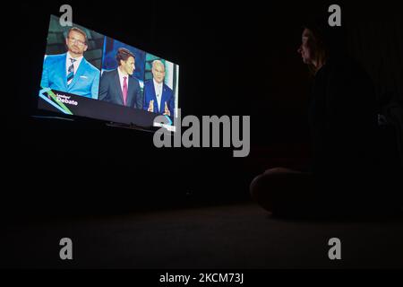A woman watches the official televised Federal election leaders' debate at her home in Edmonton. Five federal leaders take part in the English-language debate with Bloc Québécois Leader Yves-François Blanchet, Conservative Party of Canada Leader Erin O’Toole, Green Party of Canada Leader Annamie Paul, Liberal Party of Canada Leader Justin Trudeau and New Democratic Party Leader Jagmeet Singh. On Thursday, 9 September 2021, in Edmonton, Alberta, Canada. (Photo by Artur Widak/NurPhoto) Stock Photo