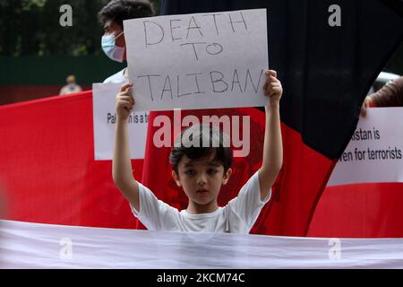 An Afghan boy residing in India holds a placard during a demonstration against Pakistan's alleged support to the Taliban, in New Delhi, India on September 10, 2021. (Photo by Mayank Makhija/NurPhoto) Stock Photo