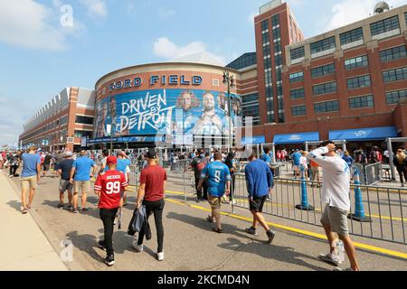 Fans arrive at the entrance of Ford Field ahead of an NFL football game against the San Francisco 49ers in Detroit, Michigan USA, on Sunday, September 12, 2021. (Photo by Jorge Lemus/NurPhoto) Stock Photo