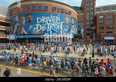 Fans arrive at the entrance of Ford Field ahead of an NFL football game against the San Francisco 49ers in Detroit, Michigan USA, on Sunday, September 12, 2021. (Photo by Jorge Lemus/NurPhoto) Stock Photo