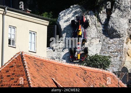 Red Bull Racing Formula 1 car is seen hangs on a slope of the Schlossberg hill in Graz, Austria on September 12, 2021. (Photo by Jakub Porzycki/NurPhoto) Stock Photo