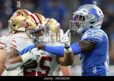 San Francisco 49ers running back Elijah Mitchell (25) and Detroit Lions defensive back Tracy Walker III (21) vie for the ball during an NFL football game between the Detroit Lions and the San Francisco 49ers in Detroit, Michigan USA, on Sunday, September 12, 2021. (Photo by Amy Lemus/NurPhoto) Stock Photo