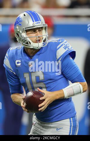 Detroit Lions quarterback Jared Goff (16) looks to pass during an NFL football game between the Detroit Lions and the San Francisco 49ers in Detroit, Michigan USA, on Sunday, September 12, 2021. (Photo by Amy Lemus/NurPhoto) Stock Photo