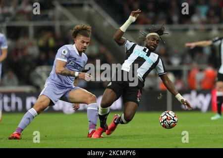 Leeds United's Kalvin Phillips in action with Allan Saint-Maximin during the Premier League match between Newcastle United and Leeds United at St. James's Park, Newcastle on Friday 17th September 2021. (Photo by Mark Fletcher/MI News/NurPhoto) Stock Photo