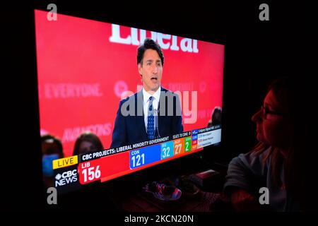 A woman watches Liberal Party of Canada Leader Justin Trudeau speaking during a televised address on election night on CTV News. Early election results predict Liberal leader Justin Trudeau to win enough seats in this 44th general election to form another minority government On Monday, September 20, 2021, in Edmonton, Alberta, Canada. (Photo by Artur Widak/NurPhoto) Stock Photo