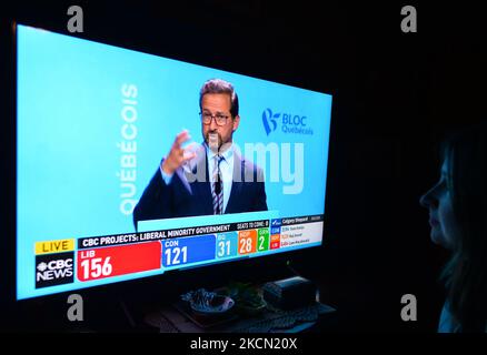 A woman watches Bloc Québécois leader Yves-François Blanchet speaking during a televised address on election night on CBC News. Early election results predict Liberal leader Justin Trudeau to win enough seats in this 44th general election to form another minority government On Monday, September 20, 2021, in Edmonton, Alberta, Canada. (Photo by Artur Widak/NurPhoto) Stock Photo