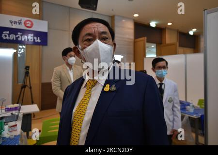 Bangkok governor Asawin Kwanmuang visits at vaccination centre Vajira Hospital on September 21, 2021 in Bangkok, Thailand. Ministry of Public Health started Pfizer BioNtech shots for students aged 12-18 nationwide after planed to reopening the school amid situation of COVID-19 pandemic in Thailand. (Photo by Vachira Vachira/NurPhoto) Stock Photo