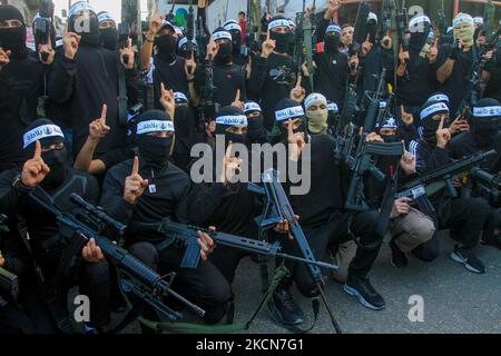 Nablus, Palestine. 04th Nov, 2022. Palestinian masked gunmen from the ...