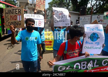 Climate activists and supporters display placards during a global climate strike, part of the Fridays for Future, in Dhaka, Bangladesh, on September 24, 2021. (Photo by Mamunur Rashid/NurPhoto) Stock Photo