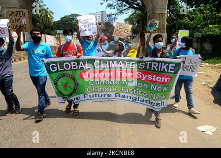 Climate activists and supporters display placards during a global climate strike, part of the Fridays for Future, in Dhaka, Bangladesh, on September 24, 2021. (Photo by Mamunur Rashid/NurPhoto) Stock Photo