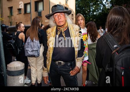 NBA Superfan James F. Goldstein display his jacket outside the Louis Vuitton  Show at Place Vendôme during Paris Fashion Week Spring/Summer 2017 Stock  Photo - Alamy