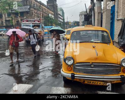 Havy rain in Kolkata city, India on September 29, 2021. The India Meteorological Department (IMD) issued a red alert for very heavy rains in some districts of south Bengal for Tuesday and Wednesday as a low-pressure system has developed over the Bay of Bengal and adjoining coastal areas of West Bengal. (Photo by Debajyoti Chakraborty/NurPhoto) Stock Photo