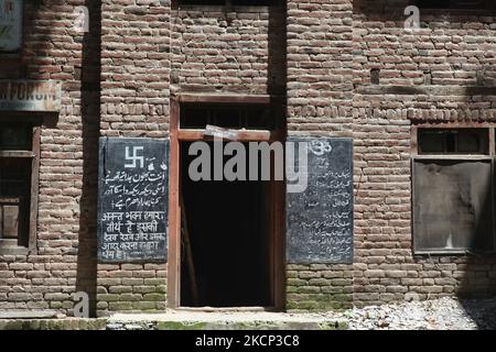 Abandoned buildings near the Nagbal Temple in the Kashmiri town of Anantnag in Kashmir, India, on June 27, 2010. These buildings were occupied by Kashmiri Pandits and abandoned in the 1990s during the unrest that caused the killing and exodus of most of the Kashmir Pandits. (Photo by Creative Touch Imaging Ltd./NurPhoto) Stock Photo