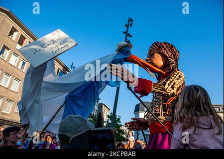 A giant puppet is currently grabbing attention across Europe to the plight of young refugees who have fled from Syria. Little Amal represents a nine-year-old Syrian refugee girl and is over 11-feet-tall. She has been walking nearly 8,000 km from the Syrian-Turkish border looking for her mother and it will end in November in Manchester. This weekend, Amal, which means “hope” in Arabic, was warmly welcomed by children, musicians, and other giants to the Borgerhout district known for its cultural diversity, on October 9th, 2021. (Photo by Romy Arroyo Fernandez/NurPhoto) Stock Photo