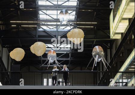 LONDON, UNITED KINGDOM - OCTOBER 11, 2021: Tate Modern unveils a new aerial work at the Turbine Hall 'In Love With The World' by Korean American conceptual artist Anicka Yi for the 2021 Hyundai Commission on October 11, 2021 in London, England. (Photo by WIktor Szymanowicz/NurPhoto) Stock Photo