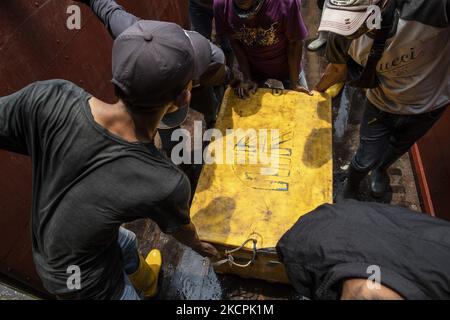 Fish market at the Muara Angke market, in Jakarta, Indonesia, on October 14, 2021. Since the Covid-19 pandemic, fish sales in Muara Angke have decreased drastically. (Photo by Donal Husni/NurPhoto) Stock Photo