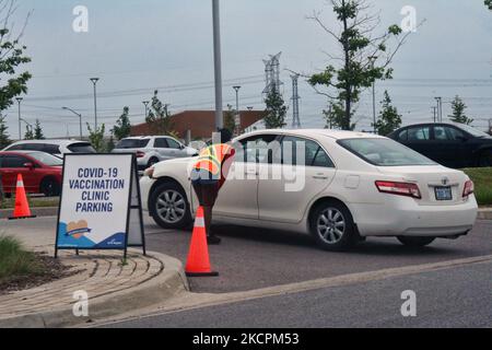 People check-in with staff before entering a COVID-19 mass vaccination centre in Richmond Hill, Ontario, Canada on June 26, 2021. (Photo by Creative Touch Imaging Ltd./NurPhoto) Stock Photo
